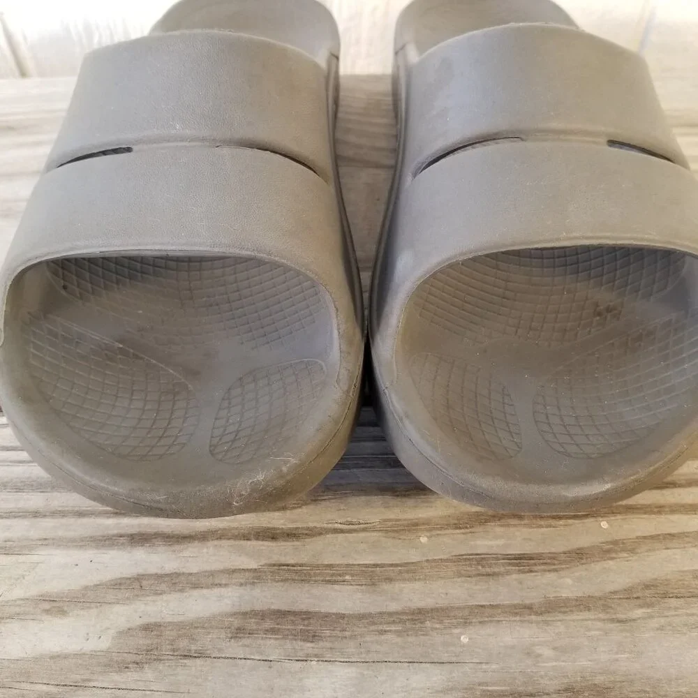 OOFOS brand size